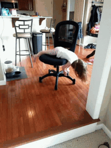 GIF gi-upload ni Billie
