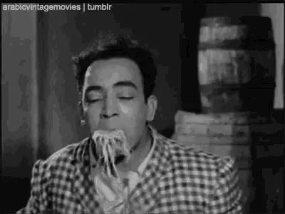 إسماعيل يس خشم كبير يأكل سباغيتي