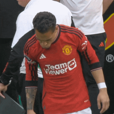 Anthony's intense look in Manchester United jersey