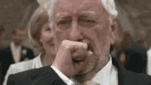 GIF na in-upload ni Luna