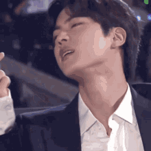 GIF ilipakiwa na Vini