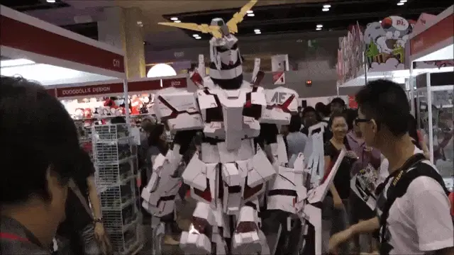 Cardboard Gundam Cosplay