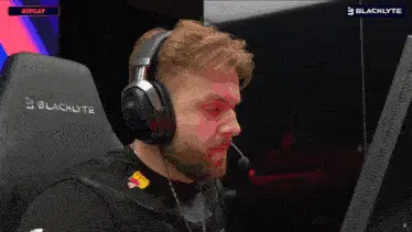 Niko Niko Smashes Table
