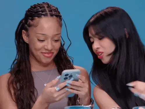 Katseye Maphinz Laughing At Phone