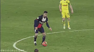 Thiago Motta Dribbling in Match