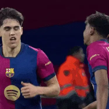 Pau Cubarsi Kisses Barcelona Crest