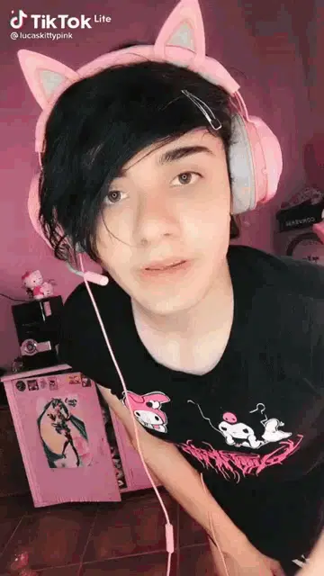 LucasKittyPink Dancing in Pink Room