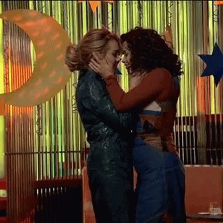 Luimelia Lesbian Kiss