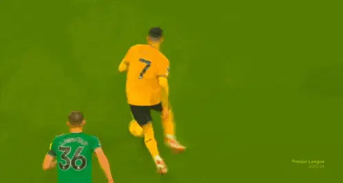 Pedro Neto Injury Limp