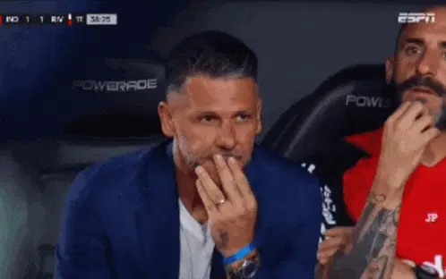 Demichelis, Técnico de River, en el banco