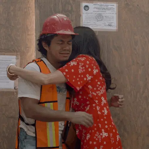Guillermo Villegas & Yuriria Del Valle Hug