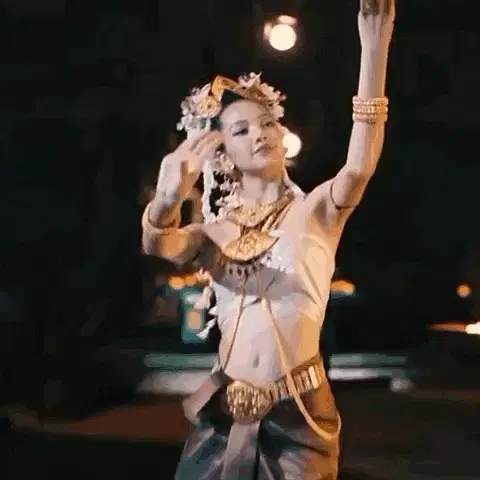 Lisa Lalisa Manobal in Traditional Thai Dance