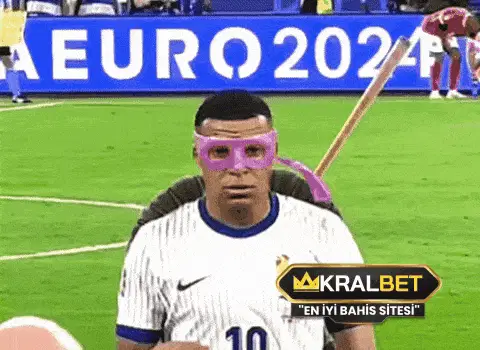 Mbappe com Máscara de Tartaruga Ninja na Euro 2024