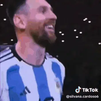Messi Besa Copa del Mundo 2022