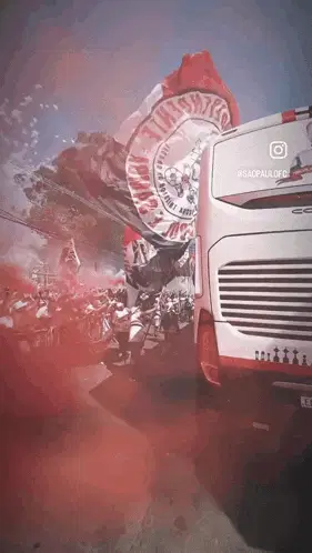 Torcida do São Paulo FC: Celebração com Ônibus