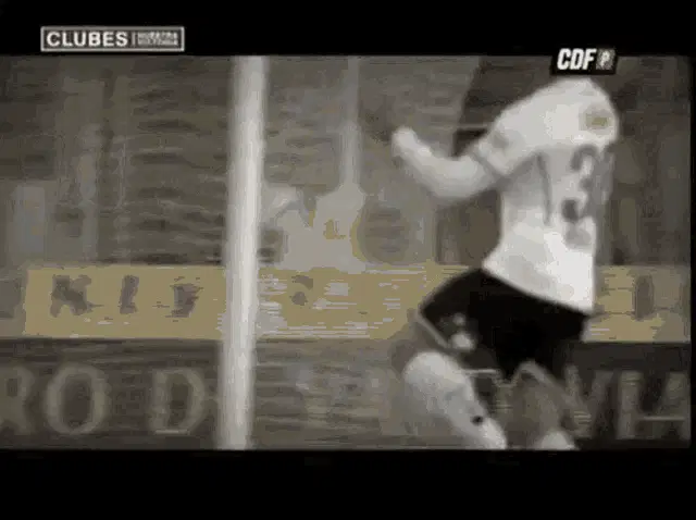 Colo Colo Chile: Paredes Celebrates