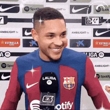 Vitor Roque Smiles at Barcelona Presser