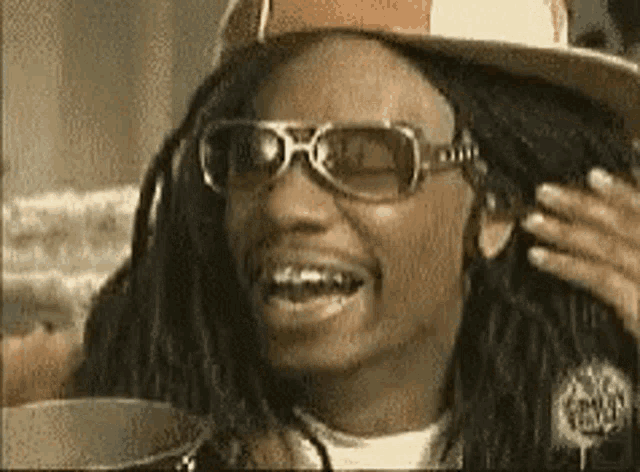 6B8vDjR70NeY.gif