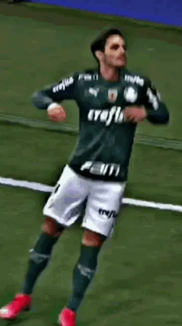 Raphael Veiga on the Field for Palmeiras