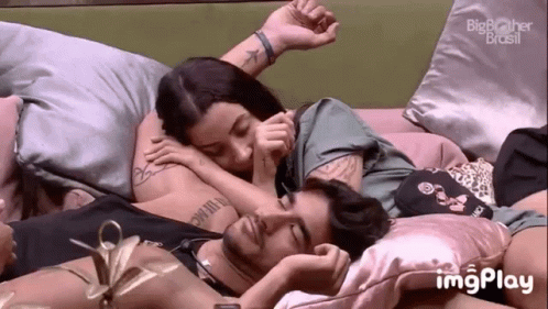 Guilherme & Bianca Cuddle on Big Brother Brasil