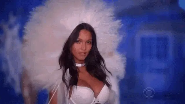 Lais Ribeiro Winks