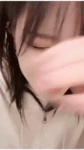 SNH48 Bai Xinyu's Shy Reveal