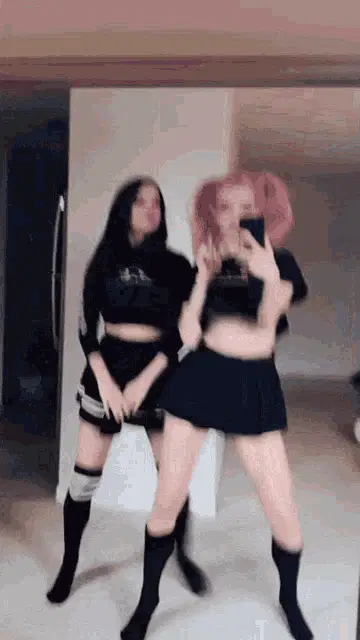 Egirls Br: Pink Hair Selfie Dance