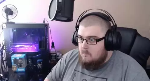 Direvex Midwest: Man at Gaming Setup
