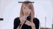 GIF tso los ntawm Miku
