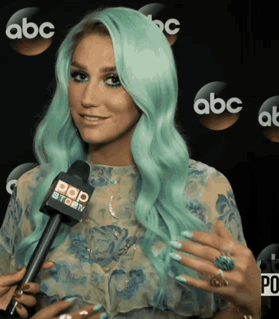Kesha Shows Love