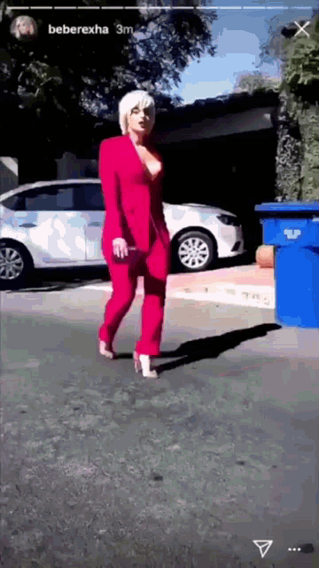 Wv1YDk0zzImVy.gif