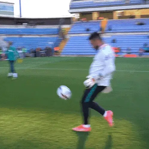 Goleira em Treino de Futebol Feminino