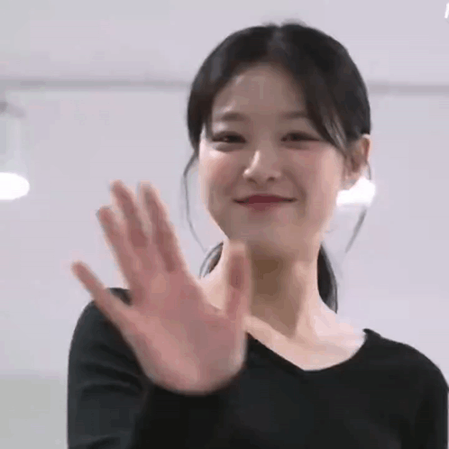 Hyunjin (Loona/Loossemble) Finger Heart & Smile – free GIF download