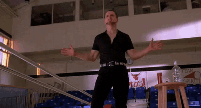 QW5F7voHQpA1.gif
