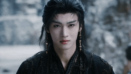 Yanan & Li Lun in Fangs Of Fortune