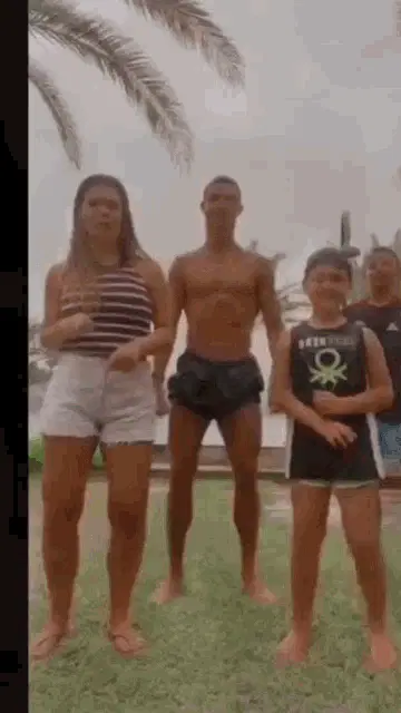 Cristiano Ronaldo & Family Dance 'Desenrola Bate'