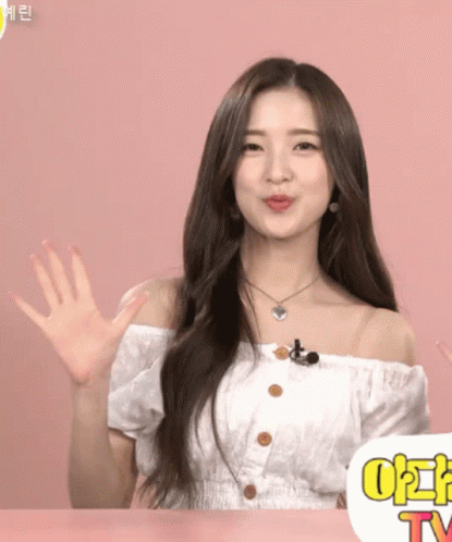 Oh My Girl Arin Waving and Smiling
