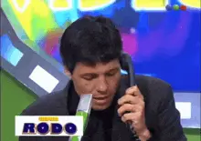 Marcelo Tinelli: Riendo y Saludando