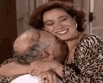 Lilia Cabral in Estrela Guia: Hugging Scene