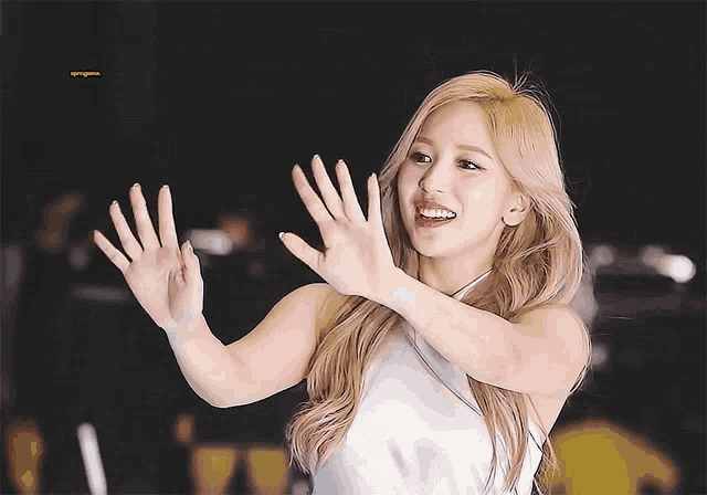 TWICE's Mina (Myoui Mina) Waves and Smiles