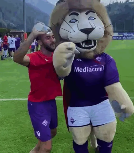 Fiorentina's Leo Viola and Nico Gonzalez