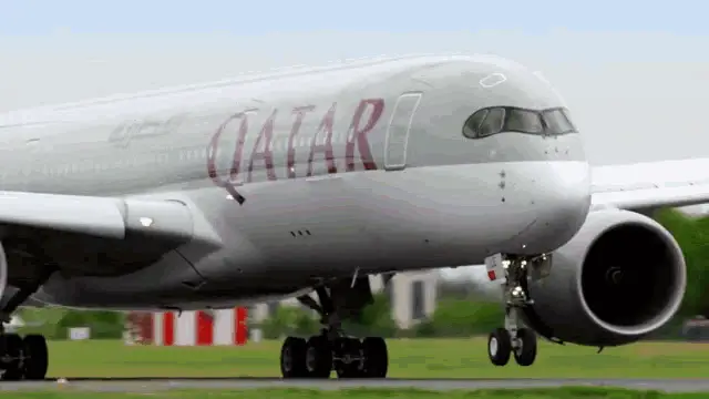 Qatar Airways A350 Landing