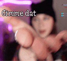 GIF eropgeluede vum Elle
