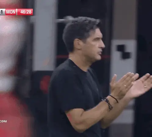 Paulo Fonseca Claps for AC Milan