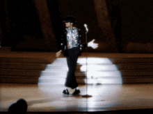GIF gi-upload ni May