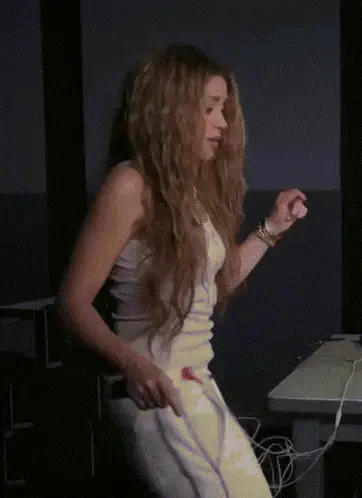 Shakira Dancing for Tonight Show Starring Jimmy Fallon