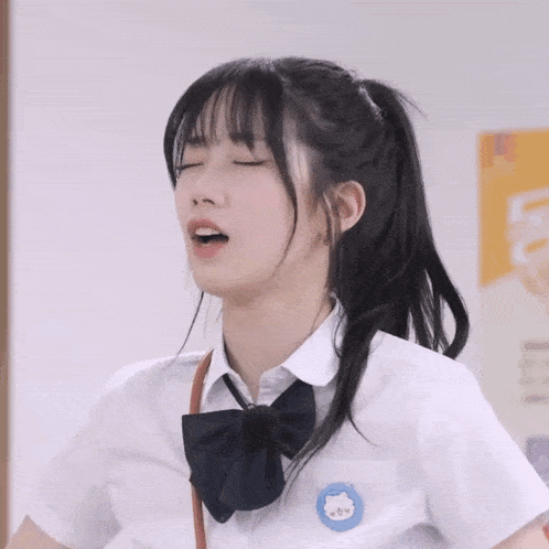 Kazuha Le Sserafim Praying