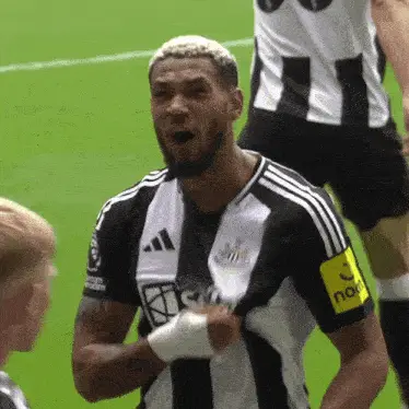 Joelinton in Newcastle United Jersey