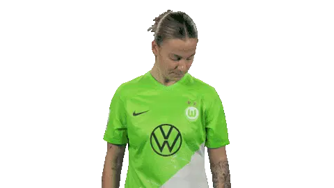 Lynn Wilms VfL Wolfsburg Points to Crest