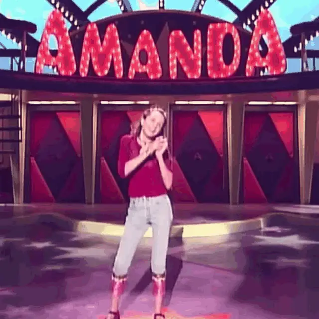 Amanda Bynes Performing on Stage